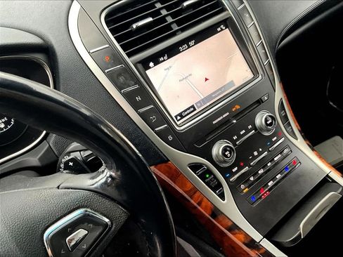 Used 2018 Lincoln MKX Reserve w/ Driver Assistance Package image 13