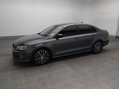Used 2016 Volkswagen Jetta Sport w/ Lighting Package FWD image 2