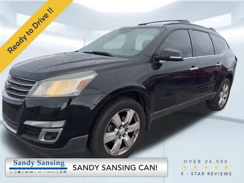 Used 2017 Chevrolet Traverse LT w/ Style and Technology Package FWD image 1