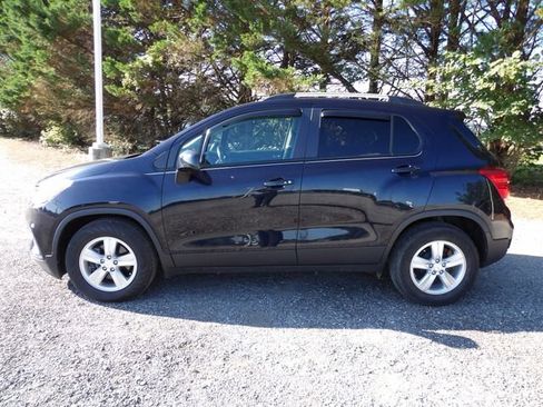 Used 2021 Chevrolet Trax LT w/ Driver Confidence Package FWD image 2