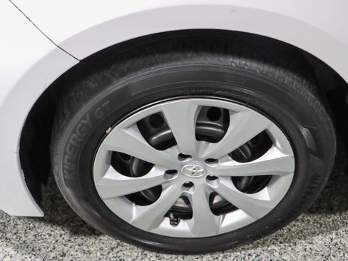 Used 2021 Toyota Corolla LE FWD image 11