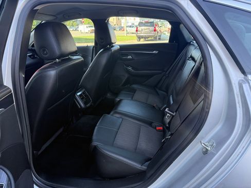 Used 2019 Chevrolet Impala LT FWD image 14