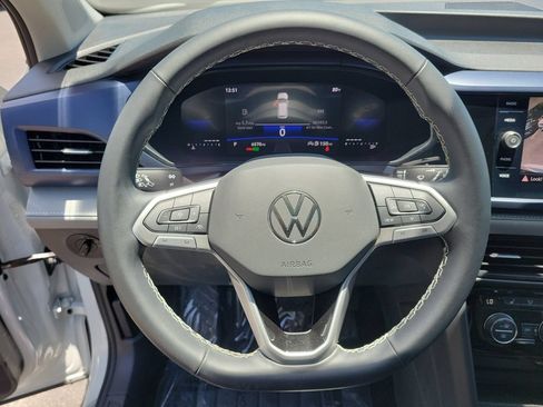 Used 2024 Volkswagen Taos SE w/ Panoramic Sunroof Package FWD image 28