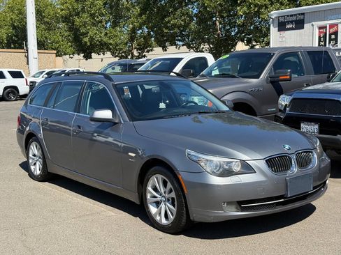 Used 2010 BMW 535i xDrive Wagon AWD/4WD image 3