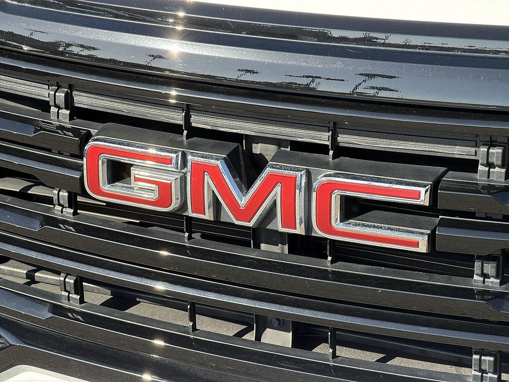 Used 2023 GMC Acadia SLE w/ Elevation Edition FWD image 29