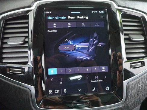 Used 2023 Volvo XC90 B6 Plus image 20