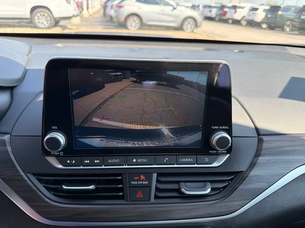 Used 2025 Nissan Altima 2.5 SV FWD image 24