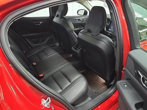 Used 2023 Volvo S60 B5 Ultimate image 18