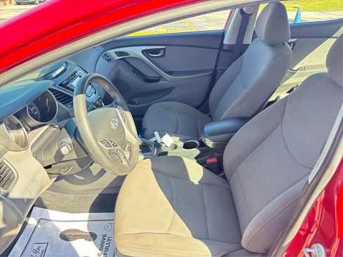Used 2015 Hyundai Elantra SE w/ Option Group 02 FWD image 9