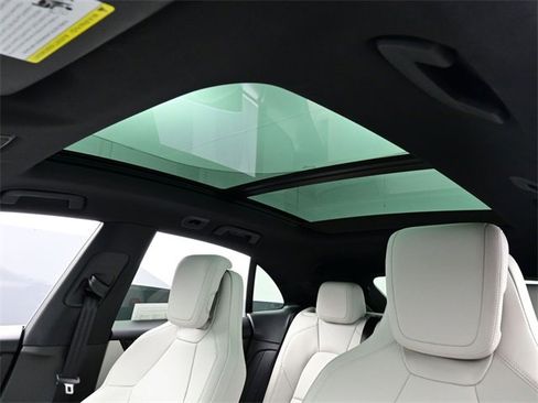 Used 2024 Porsche Macan 4 Electric image 12