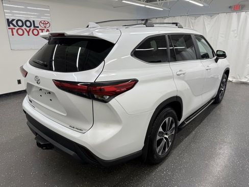 Certified 2023 Toyota Highlander XLE image 2