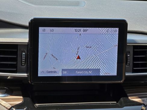 Used 2023 Ford Explorer Limited w/ Equipment Group 301A RWD image 4