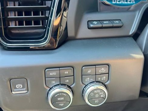 Used 2025 GMC Sierra 1500 AT4 w/ Technology Package AWD/4WD image 7