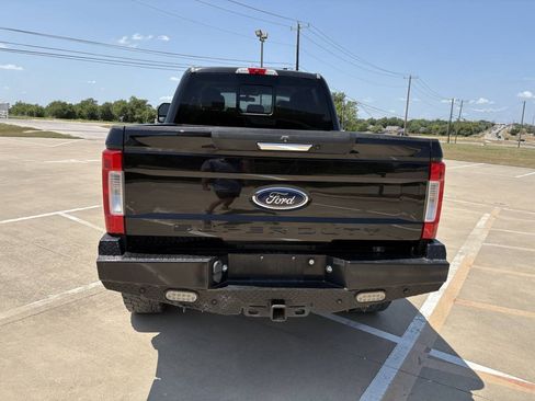 Used 2019 Ford F250 XLT w/ XLT Premium Package AWD/4WD image 4