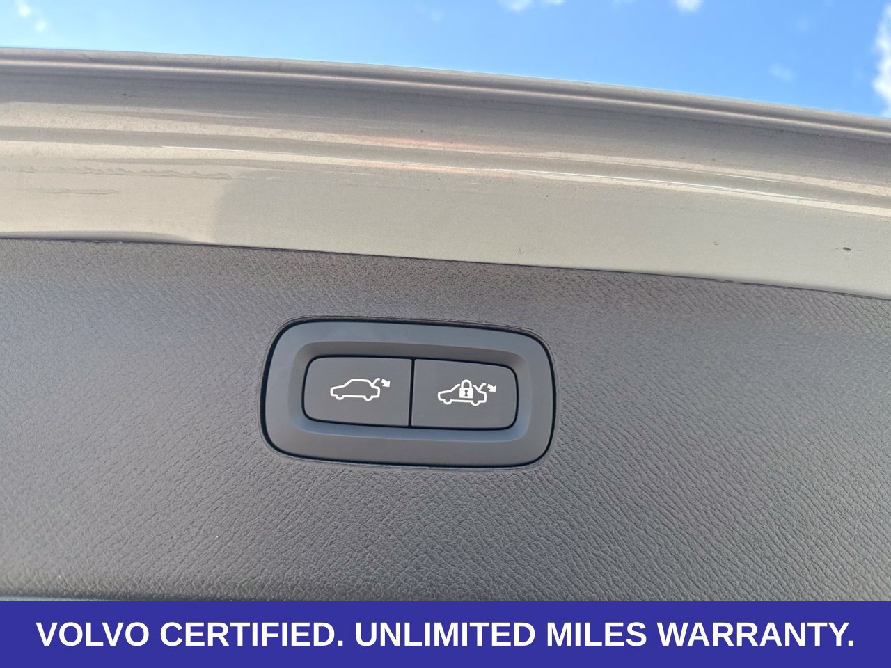 Certified 2026 Volvo XC90 B6 Plus AWD/4WD image 16