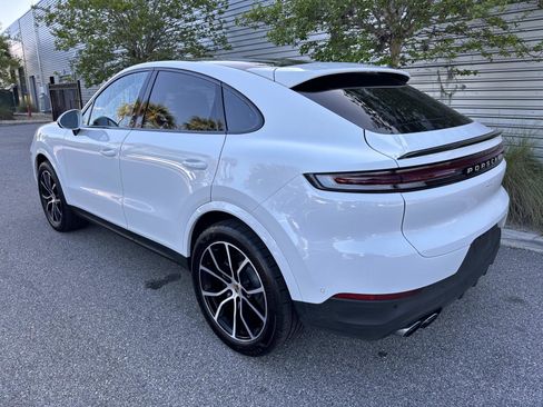 Used 2024 Porsche Cayenne Coupe AWD/4WD image 3
