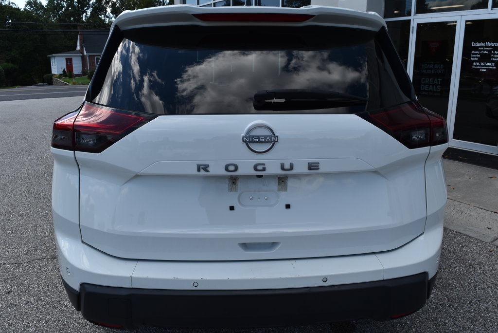 Used 2024 Nissan Rogue S FWD image 6