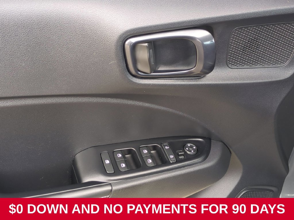 Used 2025 Hyundai Venue Limited FWD image 13