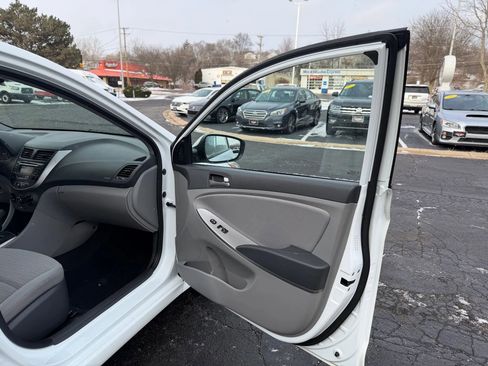 Used 2017 Hyundai Accent SE image 28