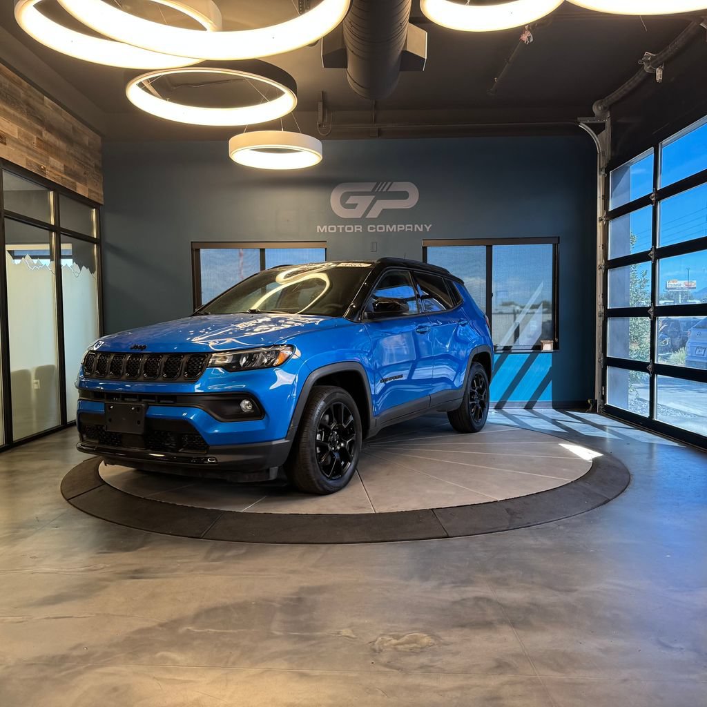 Used 2024 Jeep Compass Latitude w/ Convenience Group AWD/4WD image 7