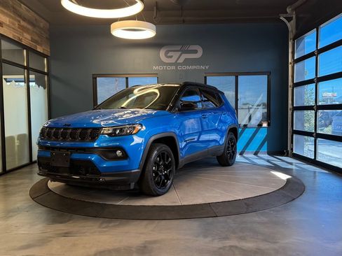 Used 2024 Jeep Compass Latitude w/ Convenience Group AWD/4WD image 7