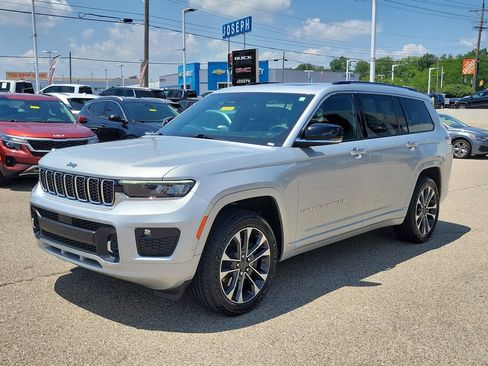 Used 2023 Jeep Grand Cherokee L Overland w/ Luxury Tech Group IV AWD/4WD image 2