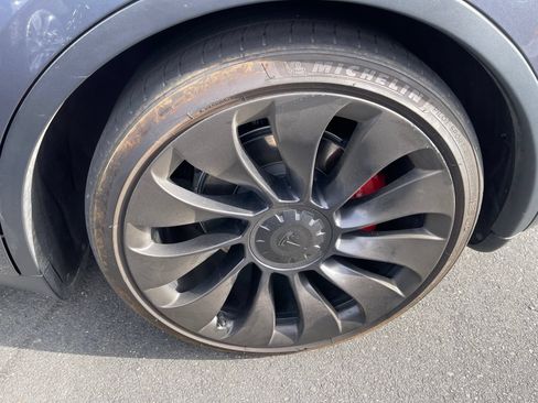 Used 2022 Tesla Model Y Performance AWD/4WD image 3