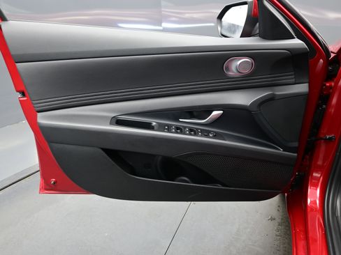 Certified 2025 Hyundai Elantra SEL w/ Cargo Package image 9