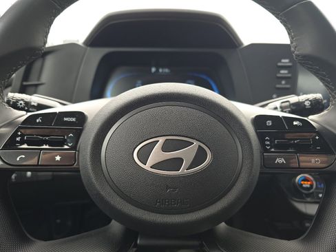 Used 2025 Hyundai Elantra Sport FWD image 21