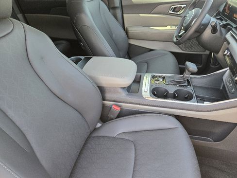 New 2026 Kia Carnival EX image 10