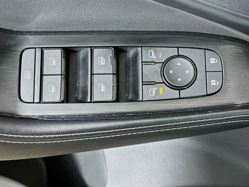 Used 2025 Nissan Rogue SV image 15