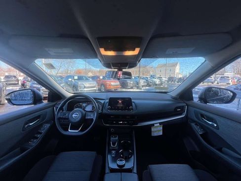 Used 2023 Nissan Rogue SV image 17