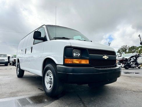 Used 2016 Chevrolet Express 2500 image 4