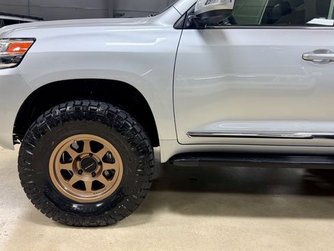 Used 2016 Toyota Land Cruiser AWD/4WD image 26