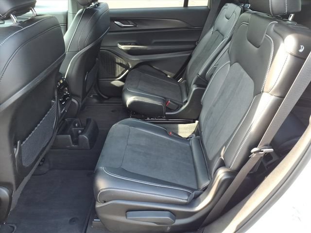 Used 2025 Jeep Grand Cherokee L Altitude AWD/4WD image 13