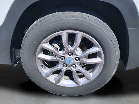 Used 2023 GMC Terrain SLT image 30