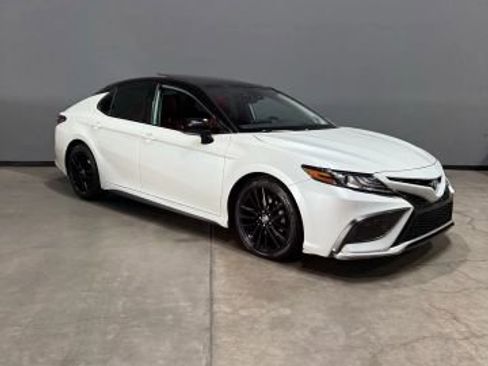 Used 2021 Toyota Camry XSE image 3