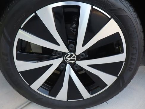 Used 2022 Volkswagen Taos SE FWD image 43