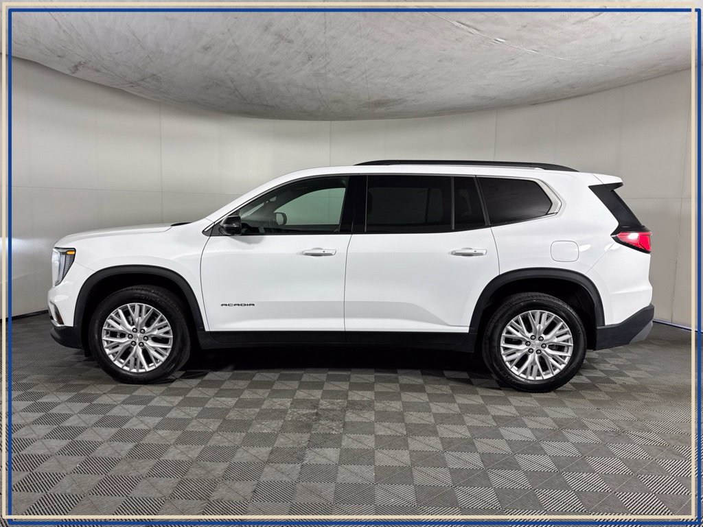 Certified 2026 GMC Acadia Elevation w/ Elevation Premium Package AWD/4WD image 13