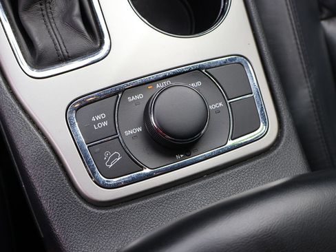 Used 2018 Jeep Grand Cherokee Limited AWD/4WD image 29