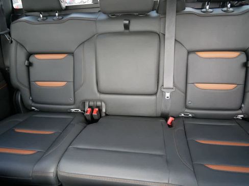 Used 2022 GMC Sierra 1500 AT4 w/ AT4 Preferred Package AWD/4WD image 13