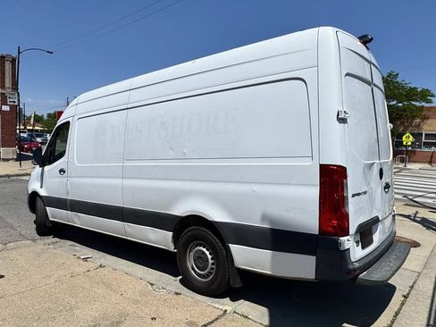 Used 2021 Mercedes-Benz Sprinter 2500 image 4