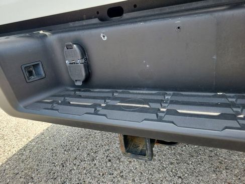 Used 2022 Nissan Frontier SV AWD/4WD image 9