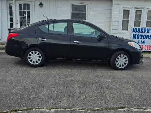 Used 2014 Nissan Versa SV FWD image 22