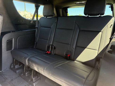 Used 2025 Chevrolet Suburban Z71 AWD/4WD image 19