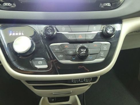Used 2023 Chrysler Voyager LX FWD image 24