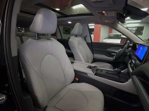 Certified 2024 Toyota Grand Highlander XLE image 19