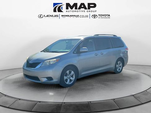 Used 2013 Toyota Sienna LE FWD image 1