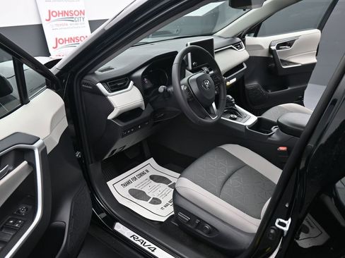 New 2025 Toyota RAV4 XLE image 18