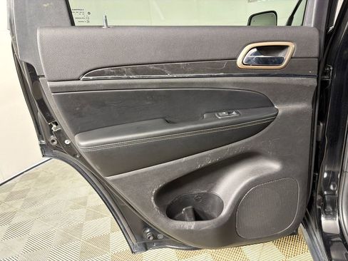 Used 2017 Jeep Grand Cherokee Limited image 24